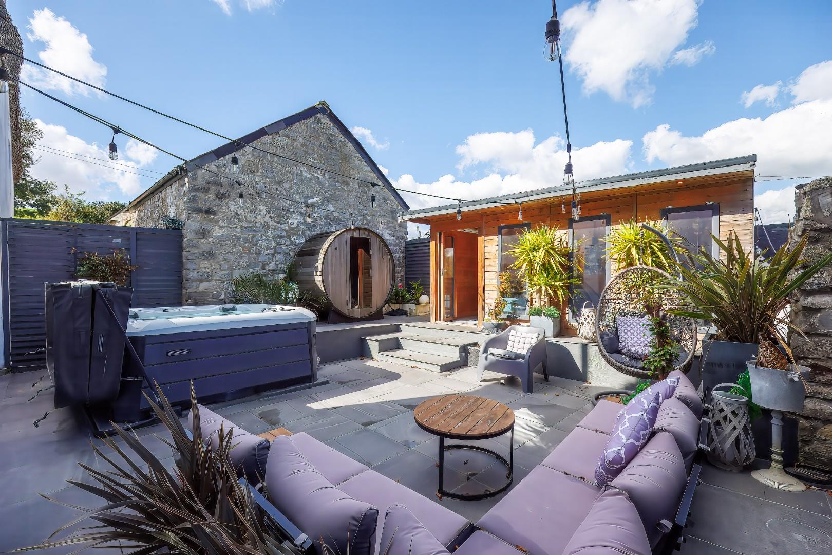 Upper Porthkerry Farm, Porthkerry Road, Rhoose, CF62 3BX